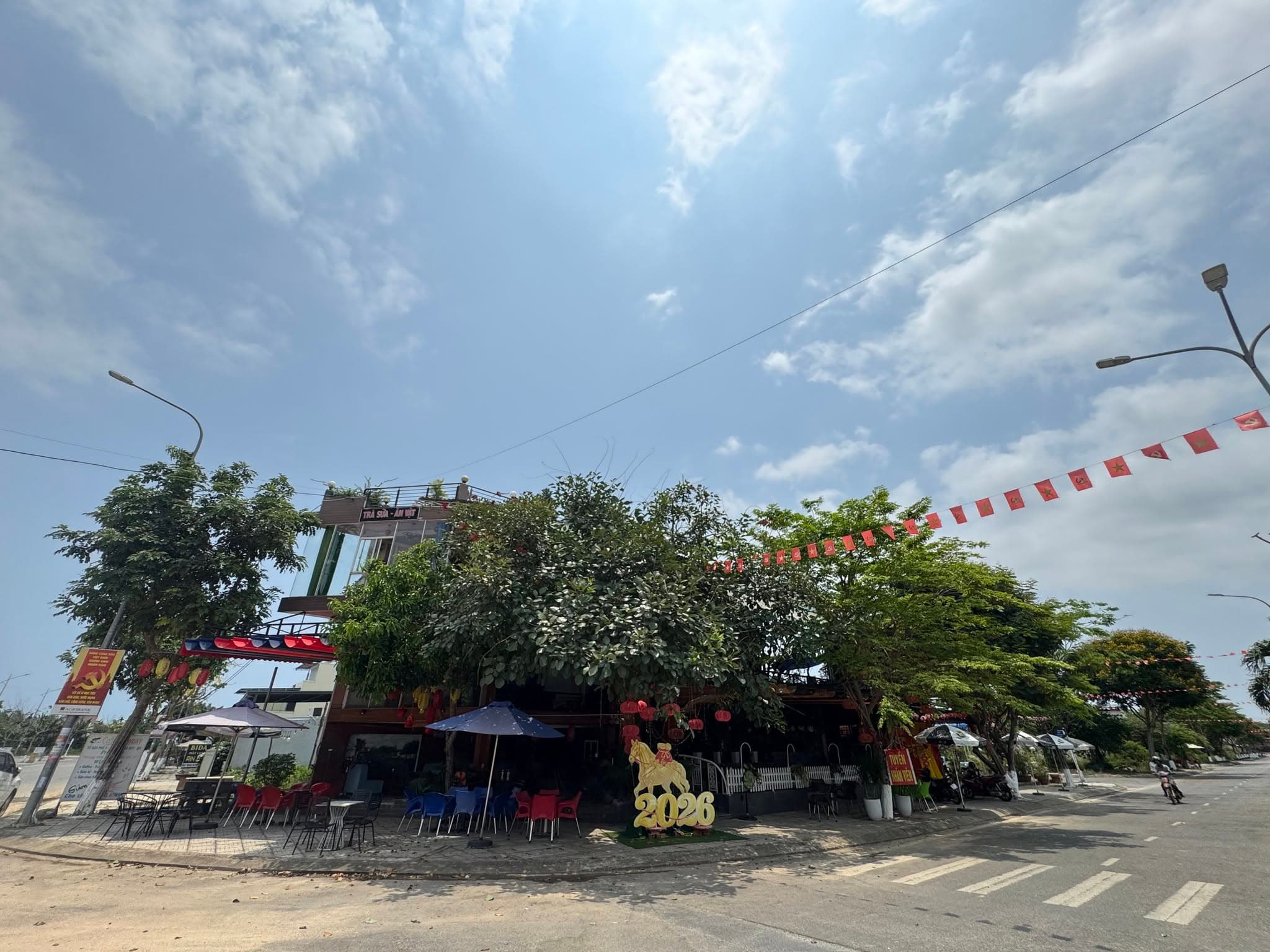 BÁN ĐẤT CÓ NHÀ KẾT HỢP VỚI QUÁN COFFEE DOANH THU 100 TRIÊU/THÁNG TẠI TRUNG TÂM XÃ MỘ ĐỨC